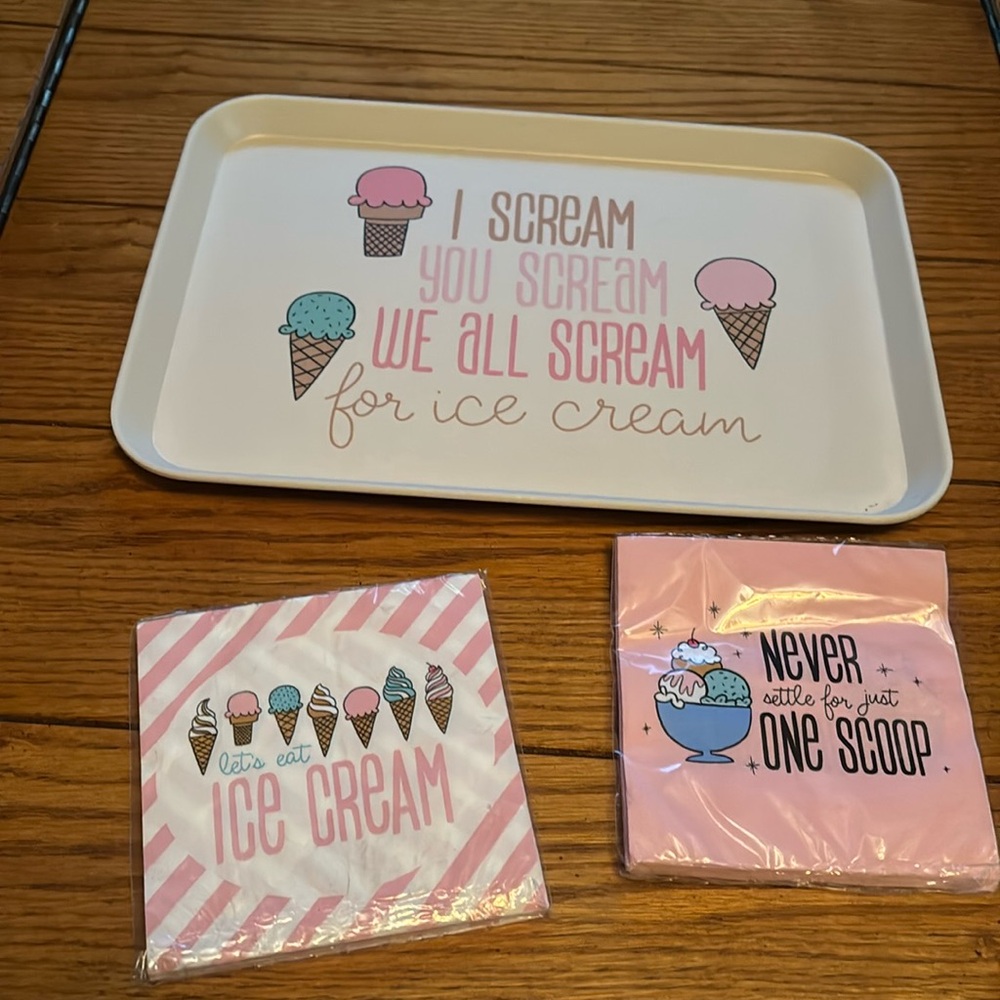 Ice cream tray and ice cream napkins all new
